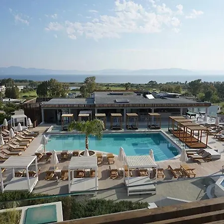 Harmony Crest Aparthotel 4*