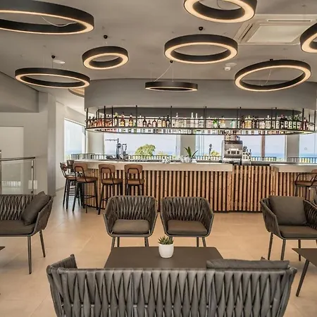 Harmony Crest Aparthotel 4*
