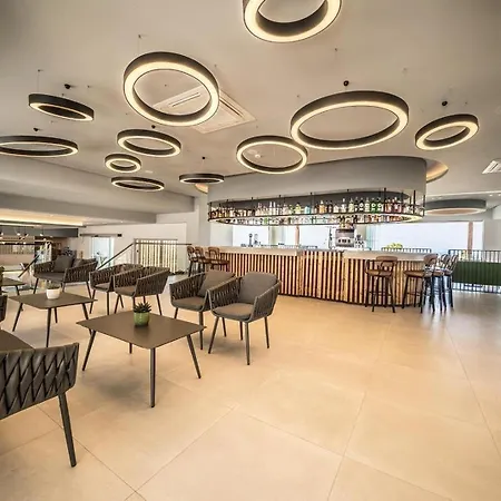 Aparthotel Harmony Crest 4*