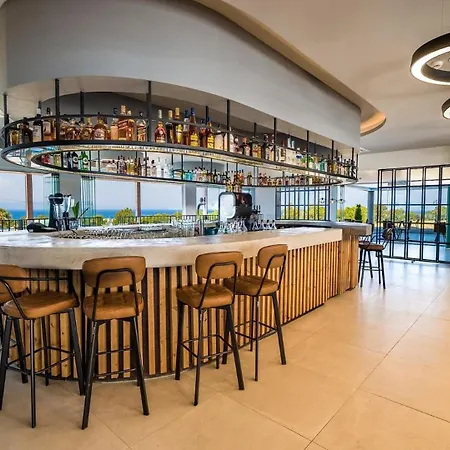 Aparthotel Harmony Crest 4*